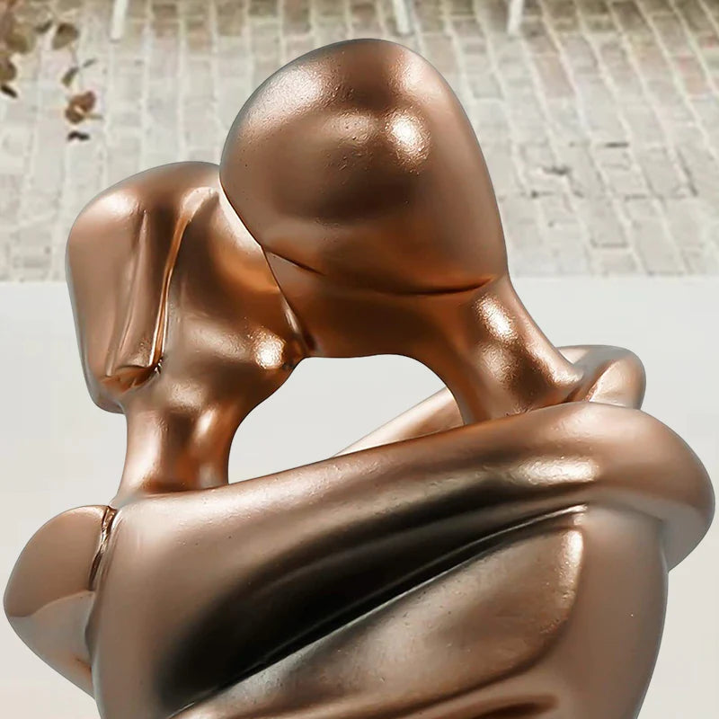 Romantic Lovers Embrace Statue